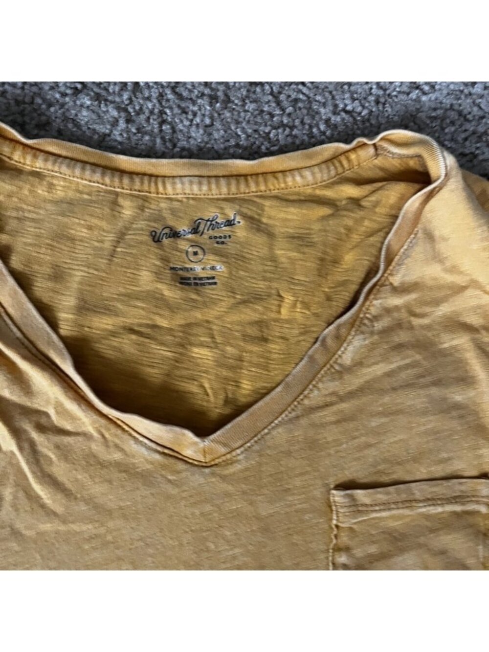 Universal Threads tee - Picture 3 of 5
